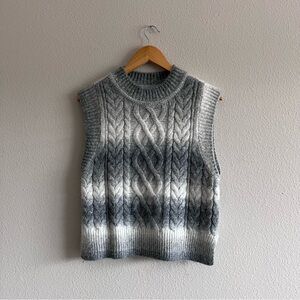 Gray Cable Knit Sleeveless Sweater from Design History

Size: M